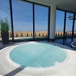 Ostseetraum - Pool, Sauna, Jacuzzi, 2 Bikes, Spielplatz, Apartments