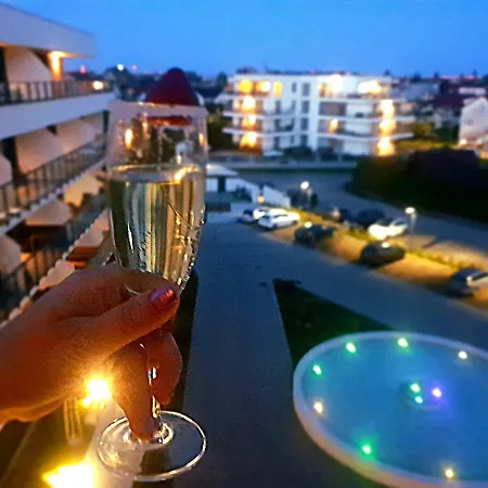 Appartement Ostseetraum - Pool, Sauna, Jacuzzi, 2 Bikes, Spielplatz, Apartments Kołobrzeg